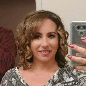 Meet your Posher, Desiree